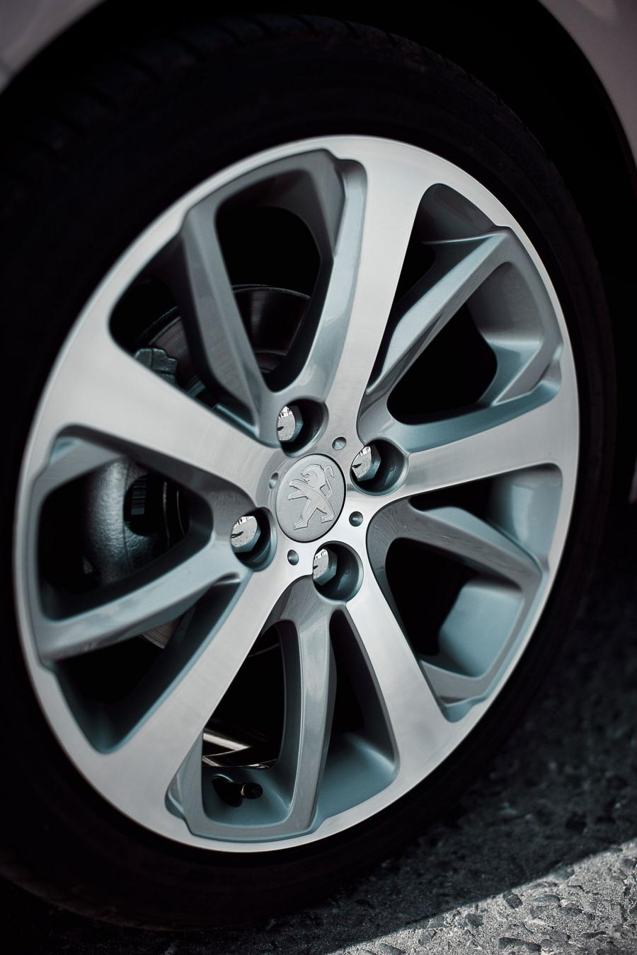  Peugeot 208 Ice Velvet 2012 года  (фото 28 из 33)